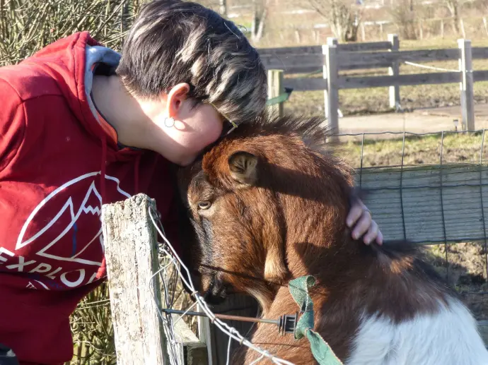 femme avec chevre